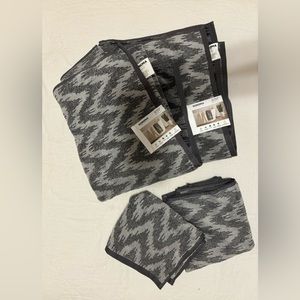 NWT 4 GRAY TOWELS / 2 BATH & 2 HAND TOWELS